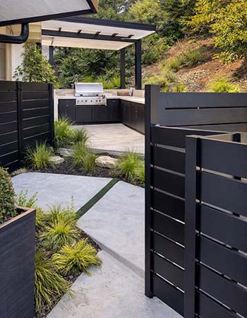 foundation-fence-supply-modern-backyard-aluminum-slat-gate-entry